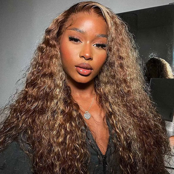 Model Showcasing Ishow Deep Wave Wig P4/27 Highlights With Invisible Knots