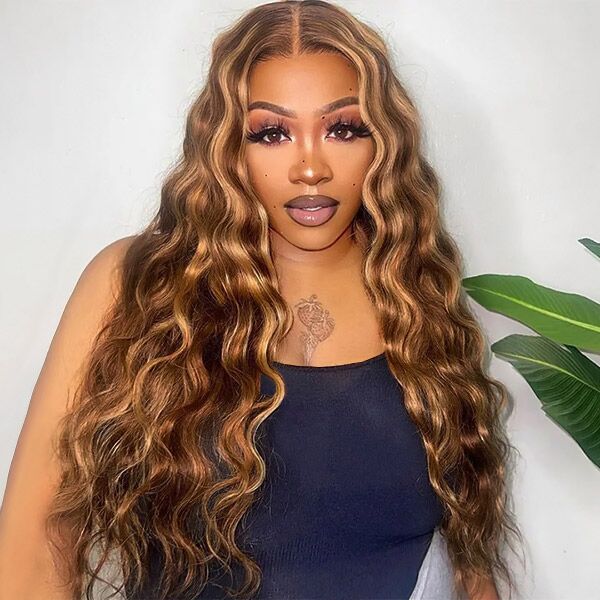 Close-up of an Ishow PPB™ Invisible Knots HD Lace Wig highlighting invisible knots and natural hairline. Highlighted P4/27 color, loose deep wave texture.